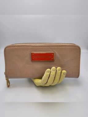 Marc by Marc Jacobs Beige Patent Leather Zip Around Wallet - Pre-Owned